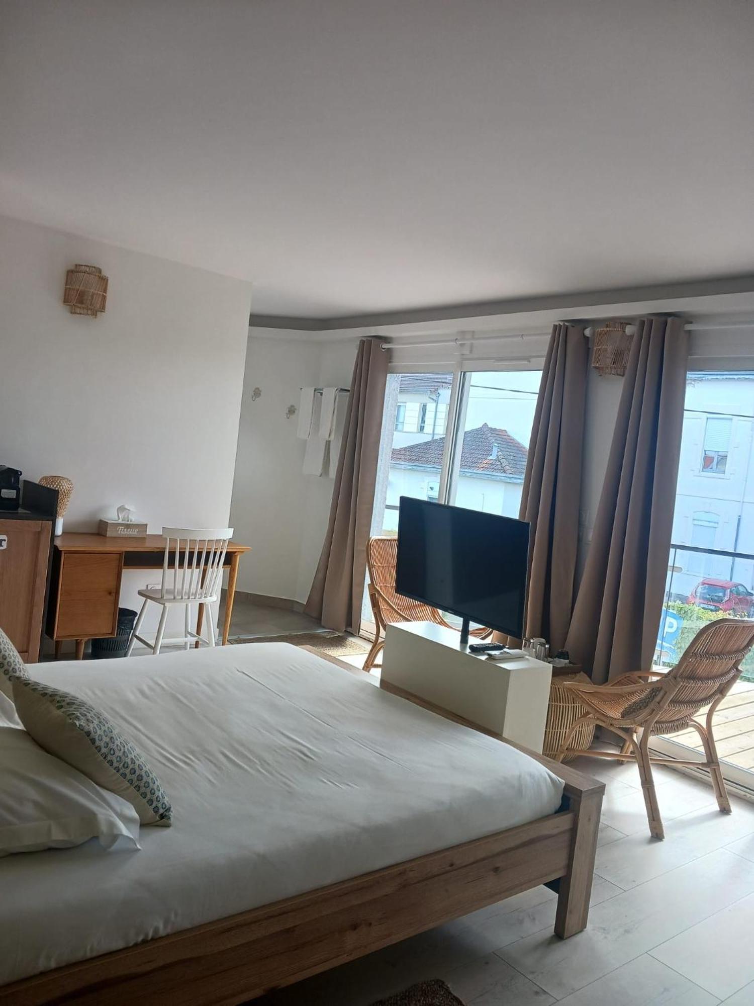 Aracari Hotel Villars-les-Dombes Exterior photo