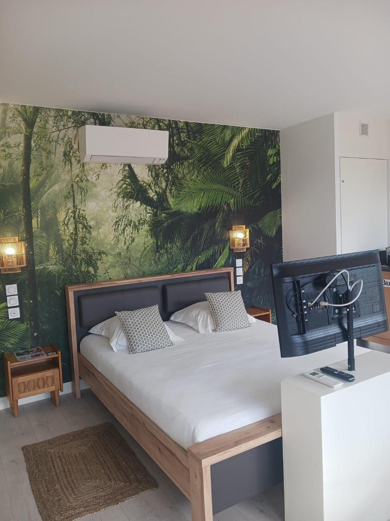 Aracari Hotel Villars-les-Dombes Exterior photo